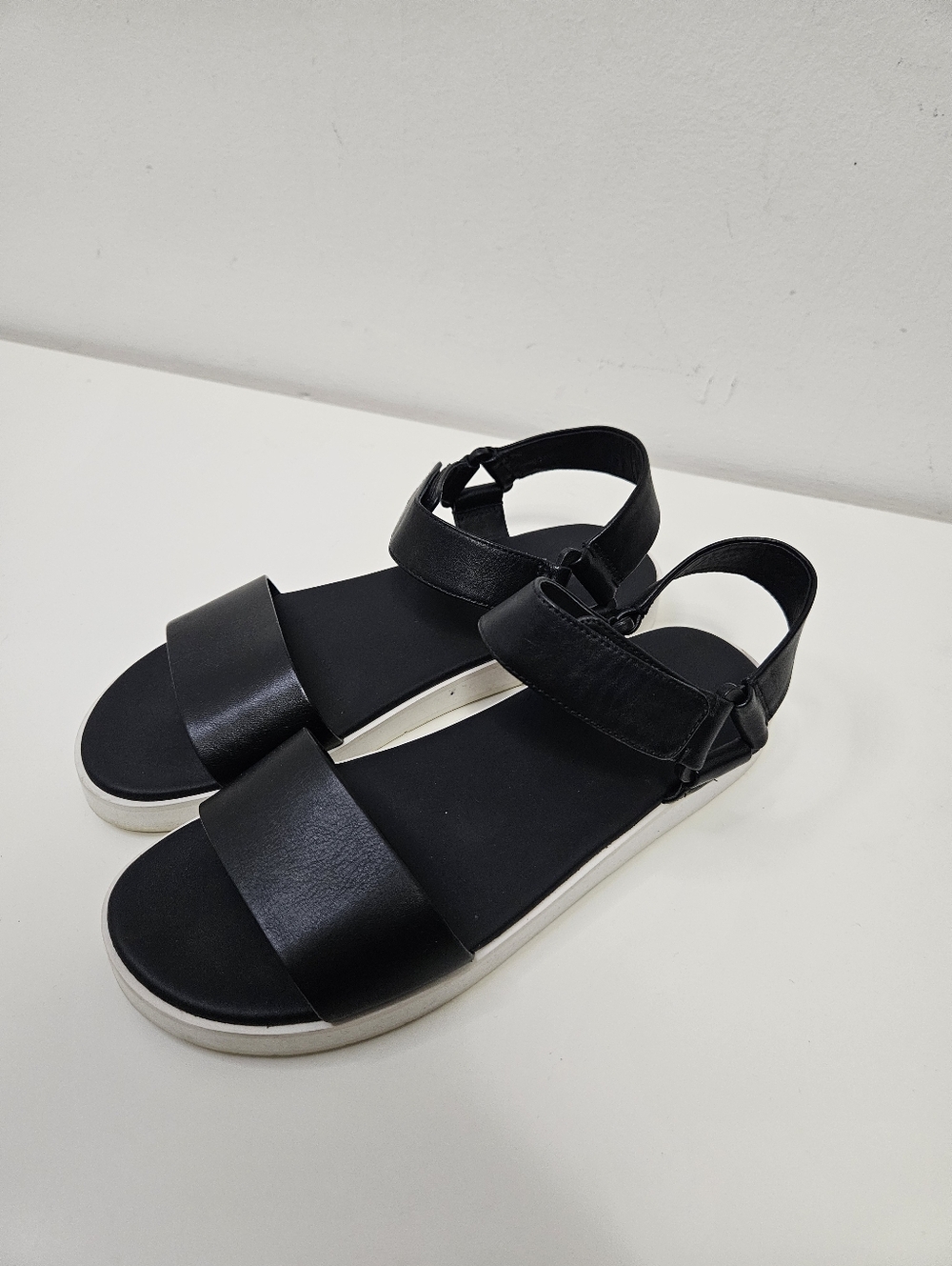 Vince Blyton Leather Walking Sandals Sz 8.5 Black Velcro